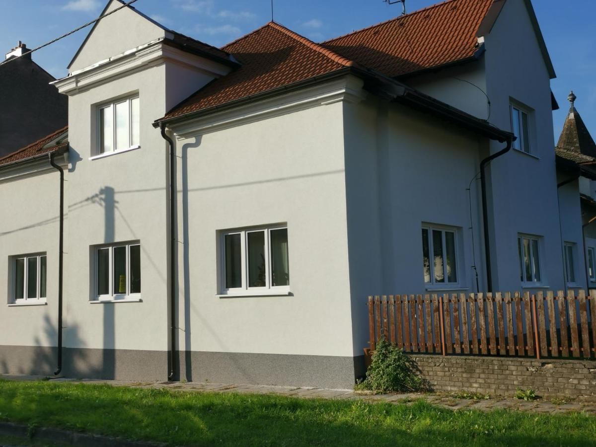 Apartmany Za Sakurou Hodonin Luaran gambar